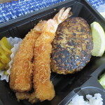 ハンバーグと海老フライ×２の組み合わせ♪
