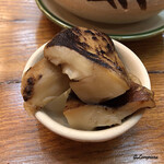扇や - 土瓶蒸しには傘が開いた松茸を