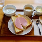 Cafe 晴蔵 - モーニングサービス（＋１００円でハムバターに）