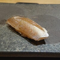 新宿 鮨 ふくじゅ - 春子鯛、昆布締め。柔らか。