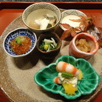 天雅 - するめ烏賊の肝合え　海老の白和え　菊菜のおひたし　なめこおろし　うずらの煮玉子　蒸し鮑の胡麻クリームがけ