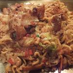 おうさか苑 - 油かす入りの「そばめし」 ：牛脂のコクとカリッとした食感がプラスされ、
      そばめしを更に香り高い物にしています♪
      