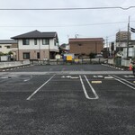 久兵衛屋 - 道の先まで駐車場(2021.5.17)