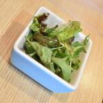 天串にしおか - 漢の牛すじカレー（８００円）のサラダ２０２１年６月
