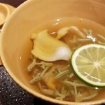 馳走 啐啄一十  - ①朝摘み蓴菜(広島県黒瀬産)と黒鮑(広島県呉市産)の利尻昆布&真昆布&羅臼昆布のお椀
      3種の昆布出汁&蓴菜が主役で黒鮑は脇役
      産卵期は秋～冬、旬は初夏～夏
      広島産は九州産よりも小振りで旨みも控えめ