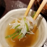 馳走 啐啄一十  - ②毛蟹の若蟹(北海道噴火湾産)の解し身、蟹味噌&蝦夷馬糞雲丹載せ
      毛蟹は産卵期は晩秋～晩冬、旬は2回あり抱卵する晩秋～晩冬、若い蟹の春~秋
      甘みが際立った旨みが美味しく蟹味噌を少し付けるとコクが加わる