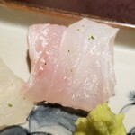 馳走 啐啄一十  - ⑧軽く炙った白甘鯛(静岡県駿河湾産、サスエ前田魚店、4日寝かせ)
      産卵期は夏～秋、旬は冬～春
      炭火炙りの加熱により上質な脂が活性化し芳醇な旨み&甘さが素晴らしい
      駿河湾産は他産地よりも味わいが濃い