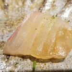 馳走 啐啄一十  - ⑩醤油洗い真鯛(山口県周防大島産、2日寝かせ)
      産卵期は冬～春、旬は初夏～初冬
      産卵後で真鯛の状態は悪いが市場で1,000匹から1匹を選別、この時期とは思えない旨みと甘みがあります