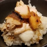 馳走 啐啄一十  - ⑱鱒の介(北海道函館産)の焼き腹身載せご飯
      キングサーモンの大トロを炭火焼きし、その脂で身の表面を揚げ焼きにした絶妙の焼き加減
      空前絶後の焼き鮭ご飯に悶絶必須な味わい
      もう二度と食べる機会は無いだろう