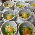 Hiyoshi -  春先を教えてくれる山形県からの”うるい”が届きました。
                      今日の味付は柚子みそにしてみました。さっぱりしていて
                      いくらでも食べられちゃいます。
                      12人様   ￥３２４０（税込7品）梅コースにお出し致しました。