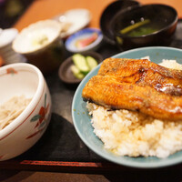 ブラッスリー 吟醸 - うな丼 + ミニそば