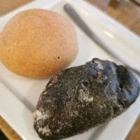 AWkitchen TOKYO 新丸ビル店 - イカ墨とクルミパン