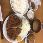 とんかつ いちかつ - 大ロースかつ定食 1000円とアジフライ 200円