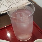 Kaname - 辛い担々麺なので、大きなグラスに入ったお冷