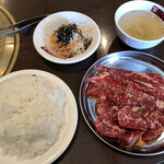 焼肉べこ六 - カルビ&ハラミ定食　950円