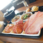 大衆炭火焼肉ジンギスカン ホルモン酒場 風土. - 