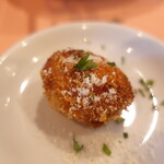 バカイゥン - 燻製したチーズを包んだホタテ