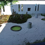 Sobakiri Yuugen - 日本庭園風のミニ中庭。