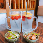 個室居酒屋　座楽 - カチカチとまとレモンサワー（590円）とお通し