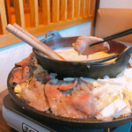 個室居酒屋　座楽 - ある程度火が通ったら最後にささっとしゃぶる！！