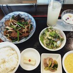 龍潭酒家 - 佐助豚のレバニラ炒め