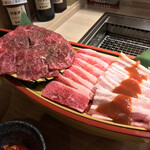 タレ焼肉、塩ホルモン。まるきん食堂 - 焼肉定食 キンニクヤ 田町三田店(東京都港区芝)キンニクヤ極み焼肉定食(200g)