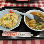 広東飯店 - チャーハン700円にミニラーメン350円。