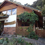 サルワーレ - 小高い丘の上にあります。