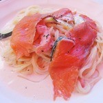 エミリー・フローゲ - ('12/10)サーモンとズッキーニクリームパスタ