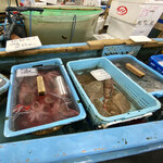 みのり家 - 1階で刺身を買って2階の定食屋で食べるのもOK♪