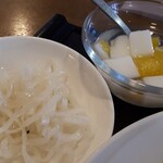 豫園飯店 - ダイコンサラダと杏仁豆腐