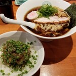 麺屋 六感堂 - 鯵煮干中華そば イケ梟＋鯵なめろう丼