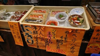 h Erakokyuu - 店先のお弁当・お惣菜コーナー