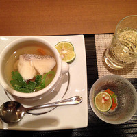 函館うに むらかみ 日本生命札幌ビル店 - 鯛と松茸のスープ蒸し、北斗随想（小林酒造）、お通しは小粒のいくらと大根おろし