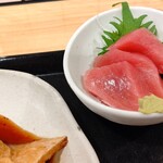 創業二百三十年食堂 - まぐろ小鉢 300円 とろけます