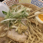 餃子と麺 いせのじょう - 具材も盛り沢山
