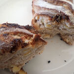 ベーカリー＆カフェ3110 - オランジェショコラブラン　なかなかハードなパン、かむと味わいあるのミャ