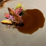 ラ・ヴァガボンド - フランス産小鳩～胸肉のロースト、ホワイトアスパラ、赤ワインソース