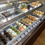 パティスリー アクイユ - ショーケース