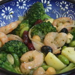 肉の清水 - ブロッコリーとエビと豆のジェノベーゼサラダアップ