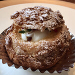 Fujiya 1935 - 山羊乳のミルクのシュークリーム　バラのジャム