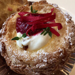 Fujiya 1935 - 山羊乳のミルクのシュークリーム　バラのジャム