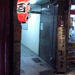 雑居ビルの通路入口