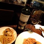 Wine Bar base - (≧∪≦✿)豚バラ・ナス・モッツァレラのトマトソースパスタ：1100円＆赤ワインで美味しすぎ♫('12.10月より)