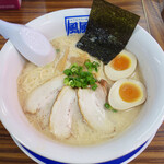 風風ラーメン - とんこつ煮玉子ラーメン