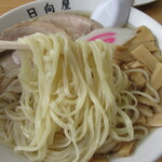 青竹手打ラーメン 日向屋 - 杉本君製作･･･の手打ち麺。