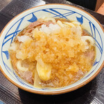 Marugame Seimen - この状態で渡されます♡
                        美味しそう〜
                        大根おろしたっぷり♡
                        牛肉は少し少なめ…w