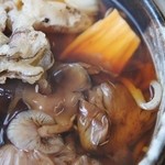 そば処 平石亭 - 「天然きのこ入りそば(温)数量限定」右側から撮影です(10/14UP)