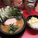 豚骨醤油ラーメン 王道家 柏店 - ラーメン 海苔増し 半ライス、これで860円って！安っ