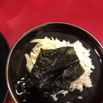 豚骨醤油ラーメン 王道家 - ライス オンザ 刻み生姜&マヨ&海苔